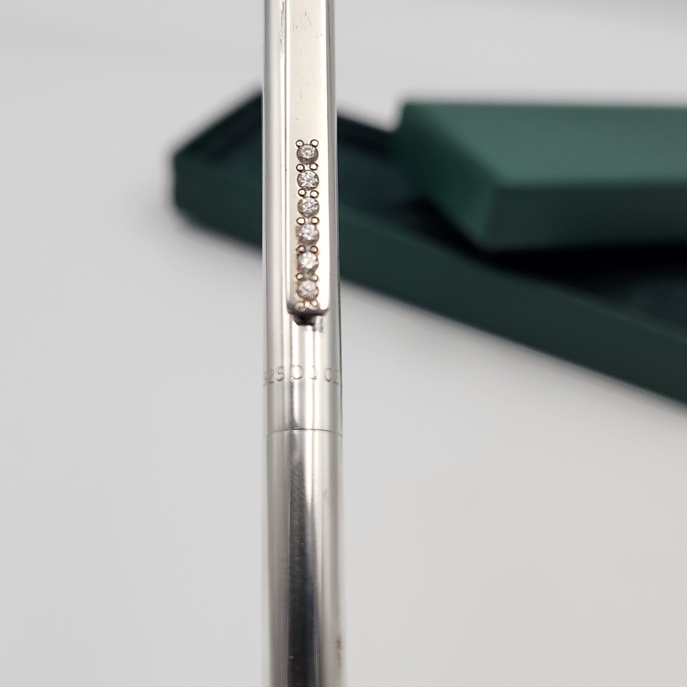 Sleek Green Rectangular Box - image 6